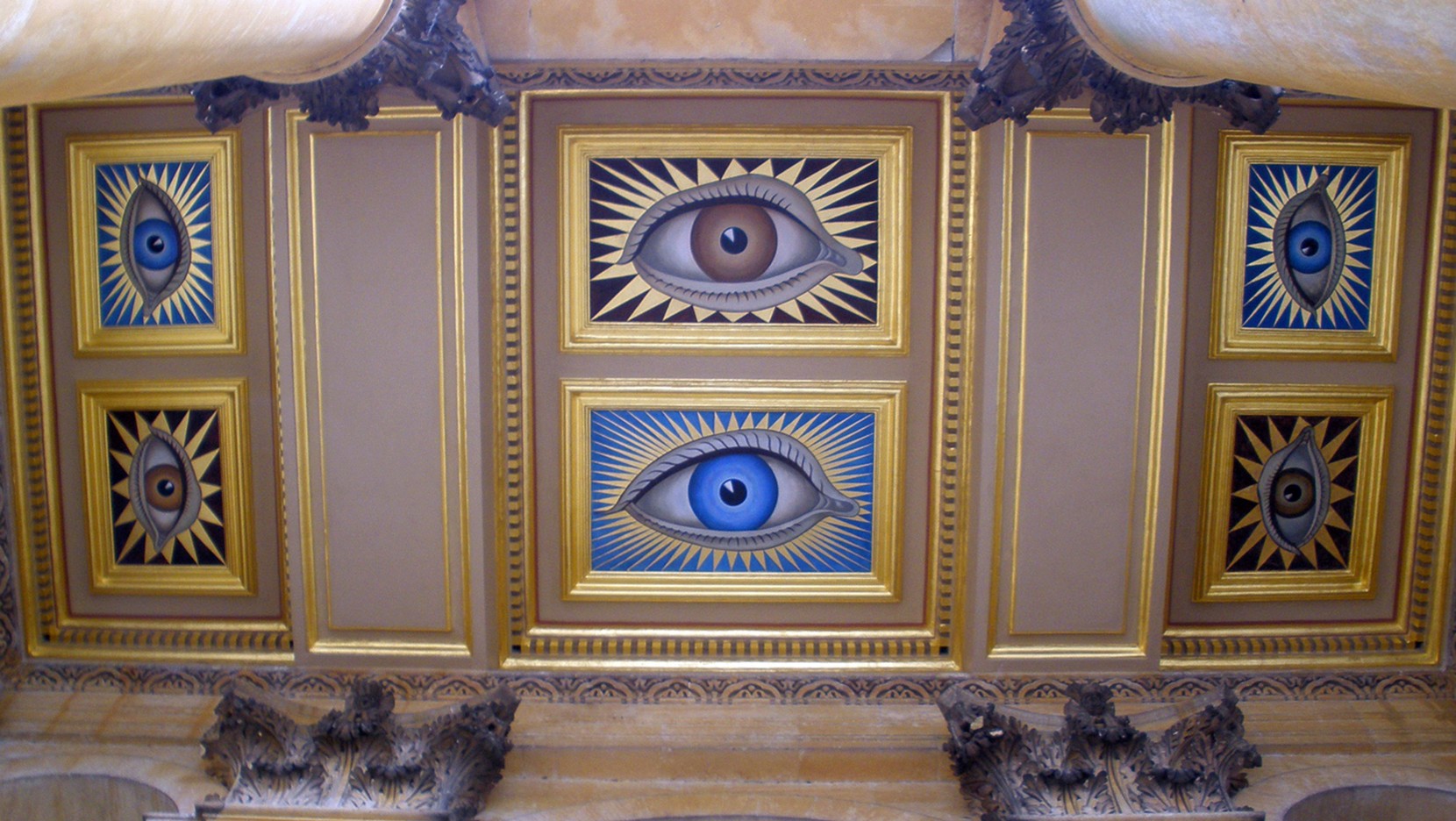 BLENHEIM SARAYININ GÖZLERİ