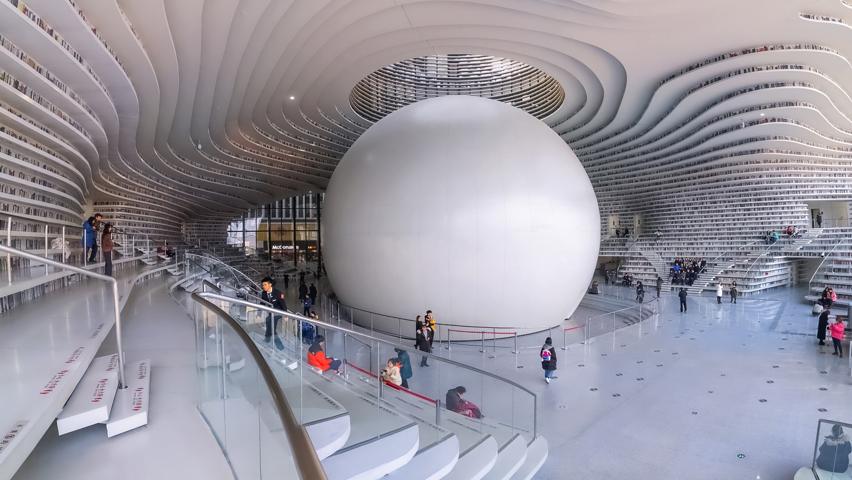 GÖZDEN İLHAM ALAN KÜTÜPHANE