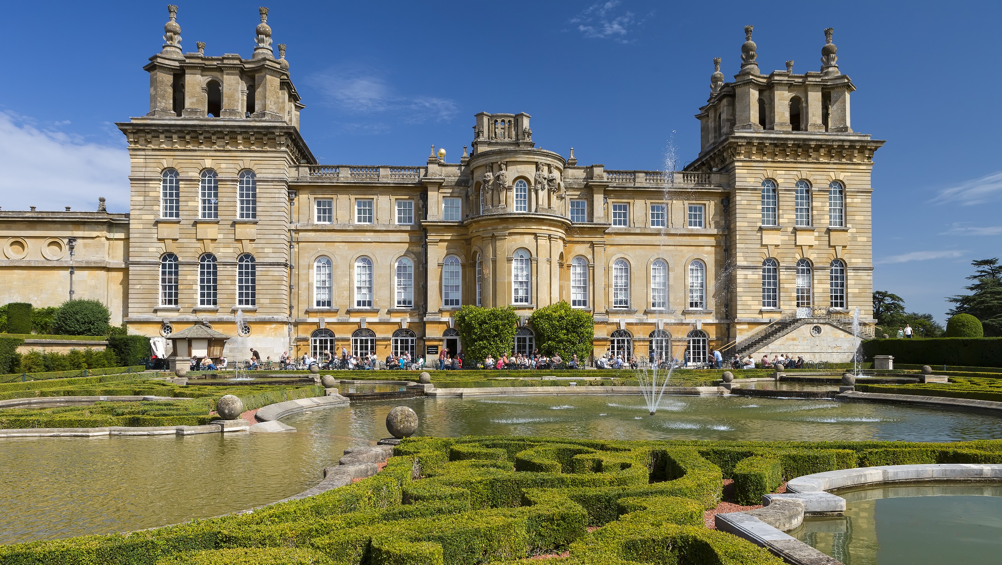 BLENHEIM SARAYININ GÖZLERİ 