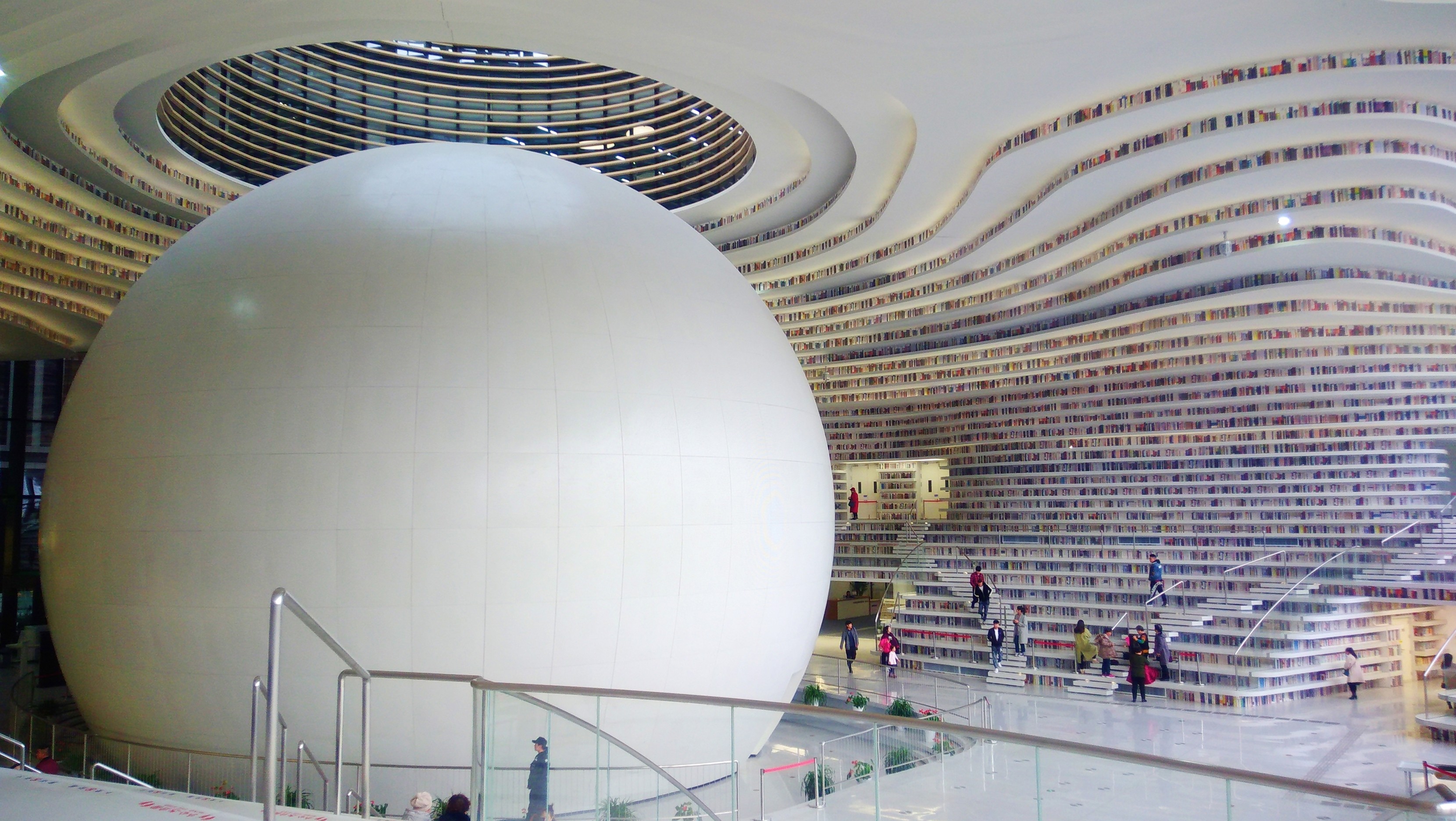 GÖZDEN İLHAM ALAN KÜTÜPHANE