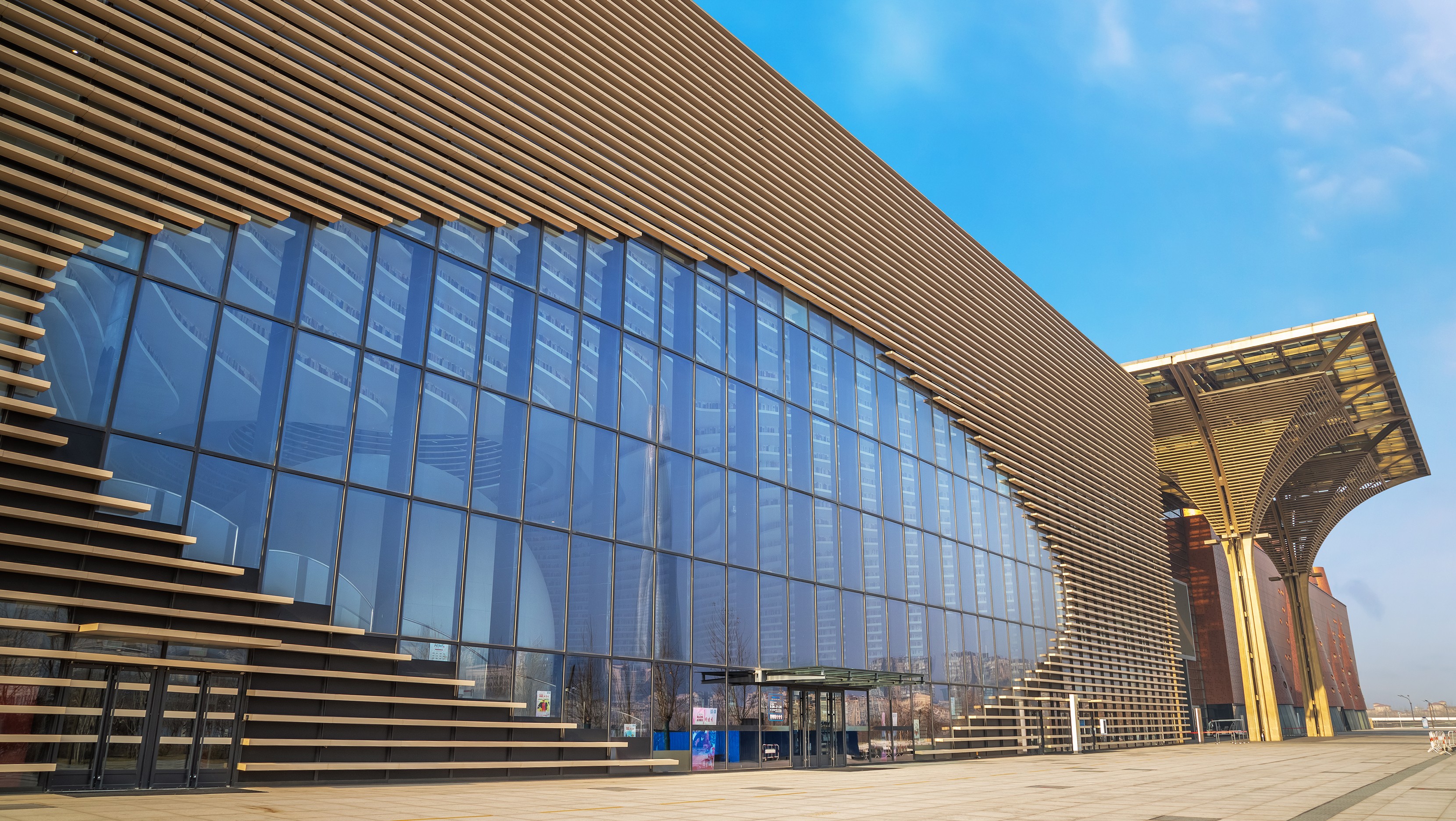 GÖZDEN İLHAM ALAN KÜTÜPHANE