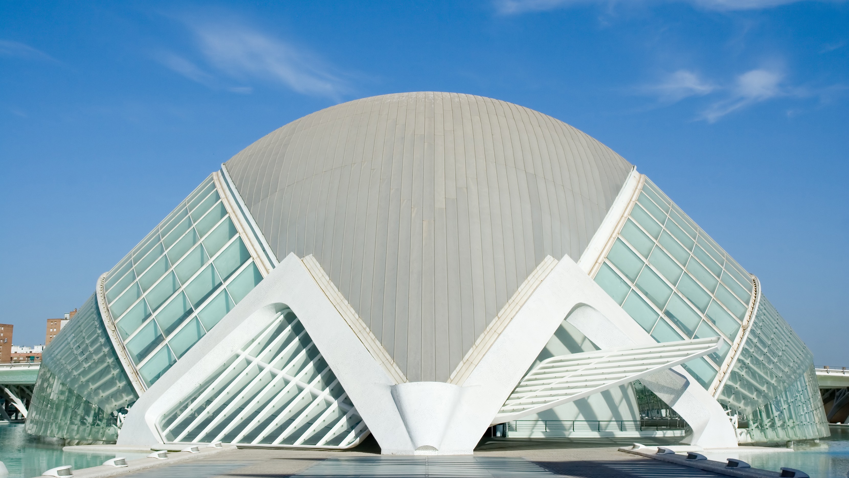 L’HEMISFERIC-DOĞADAN İLHAM ALAN CALATRAVA’NIN ŞAHESERİ