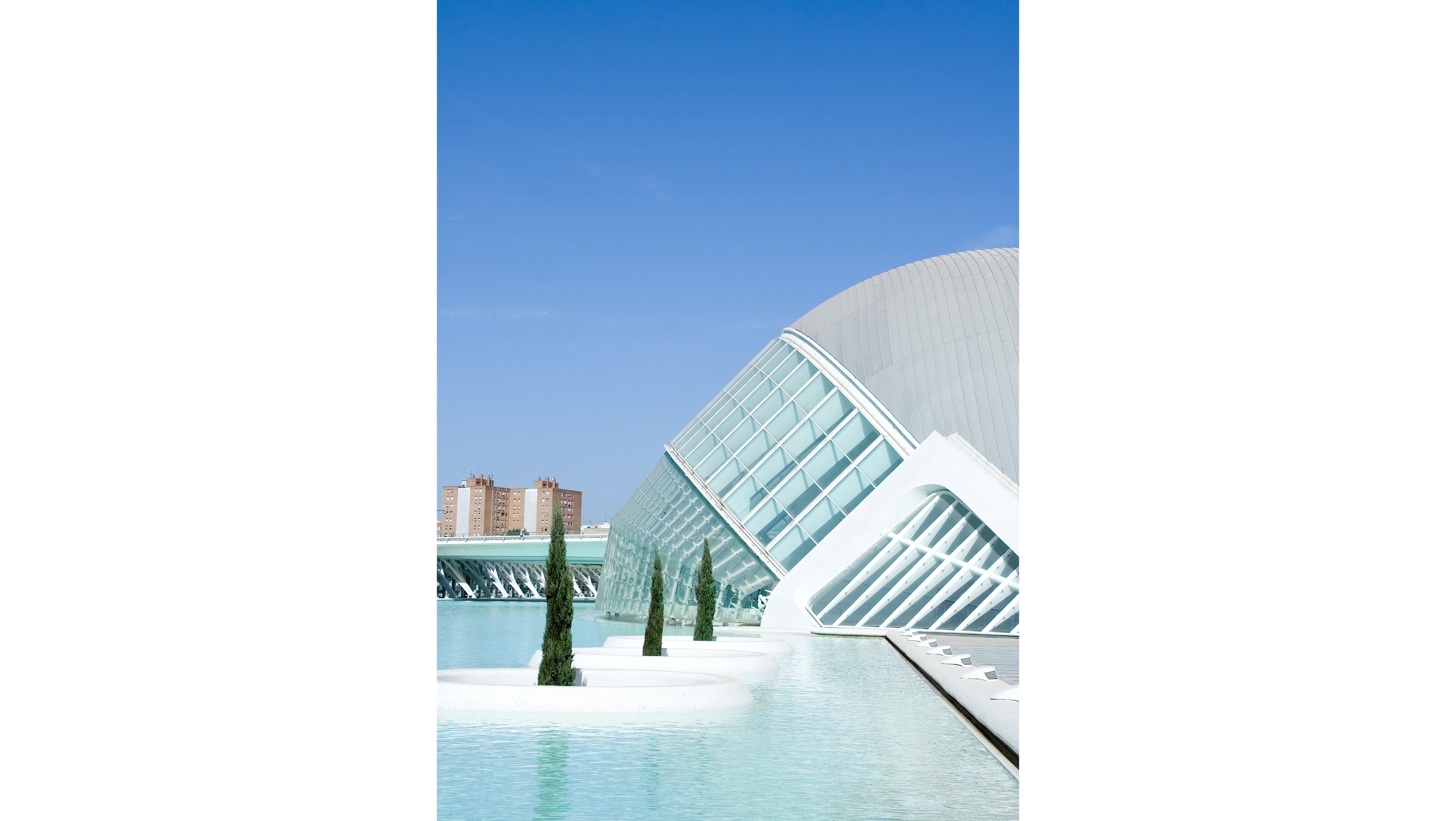 L’HEMISFERIC-DOĞADAN İLHAM ALAN CALATRAVA’NIN ŞAHESERİ