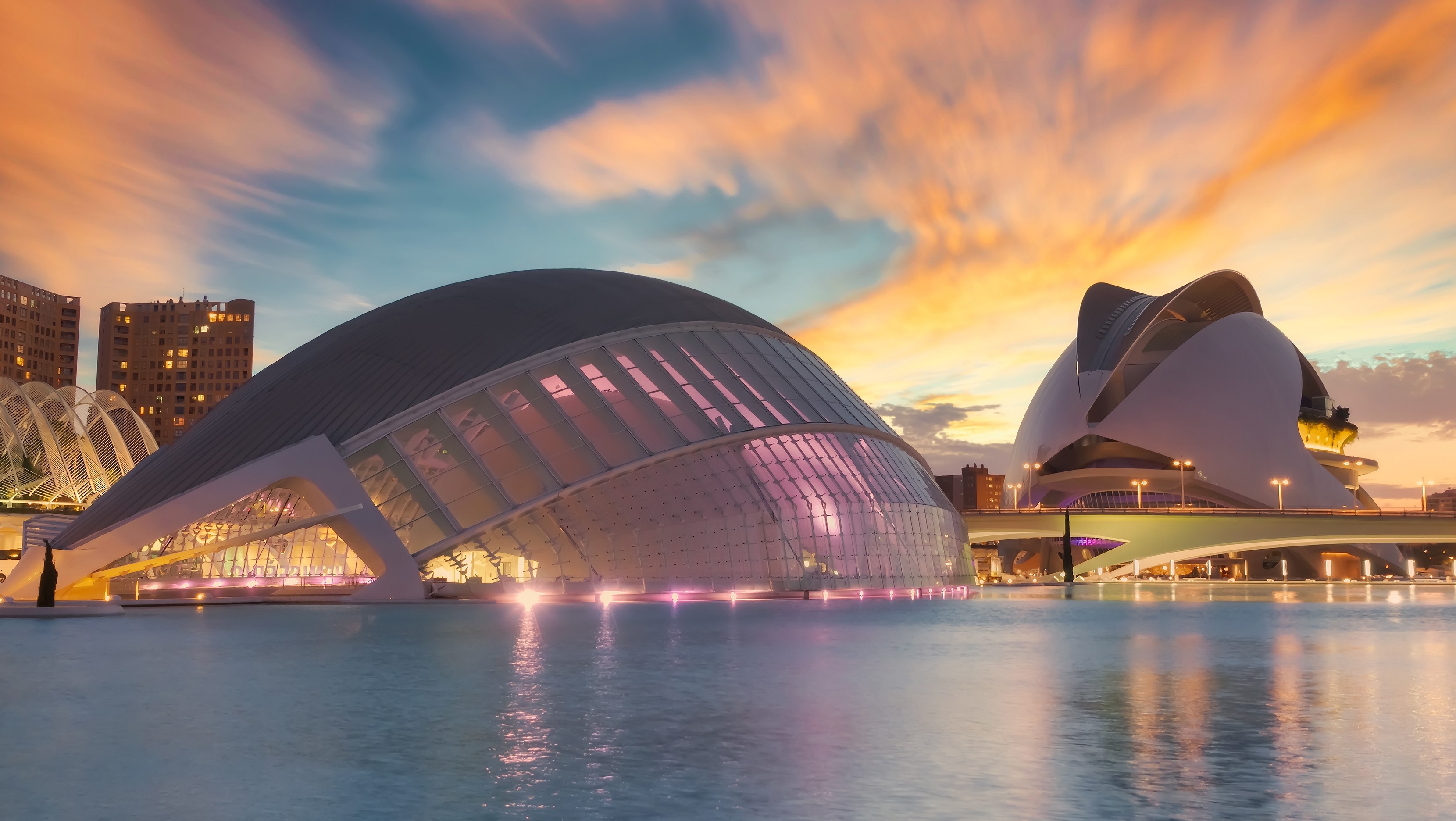 L’HEMISFERIC-DOĞADAN İLHAM ALAN CALATRAVA’NIN ŞAHESERİ