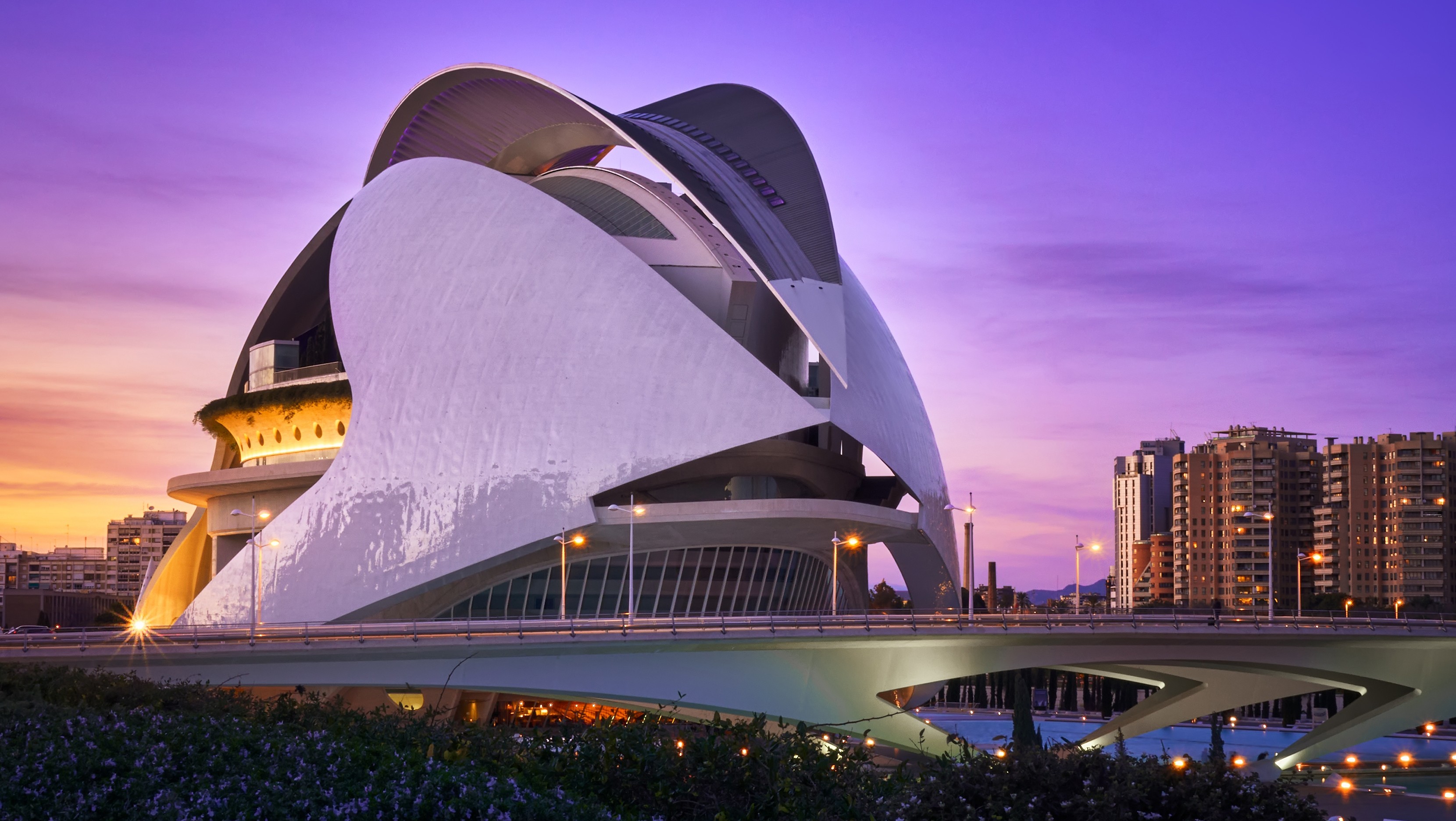 L’HEMISFERIC-DOĞADAN İLHAM ALAN CALATRAVA’NIN ŞAHESERİ