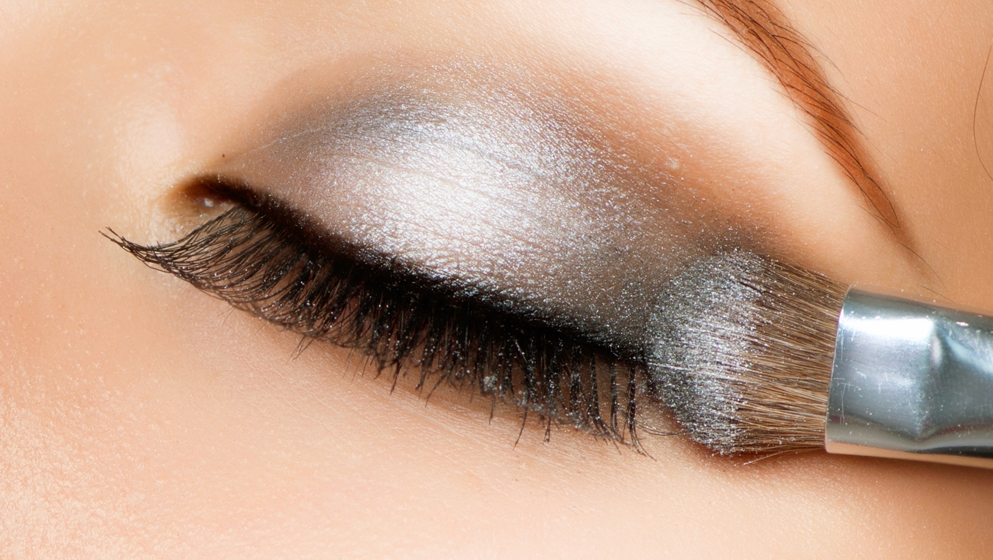 SAĞLIKLI GÖZ MAKYAJININ İPUÇLARI