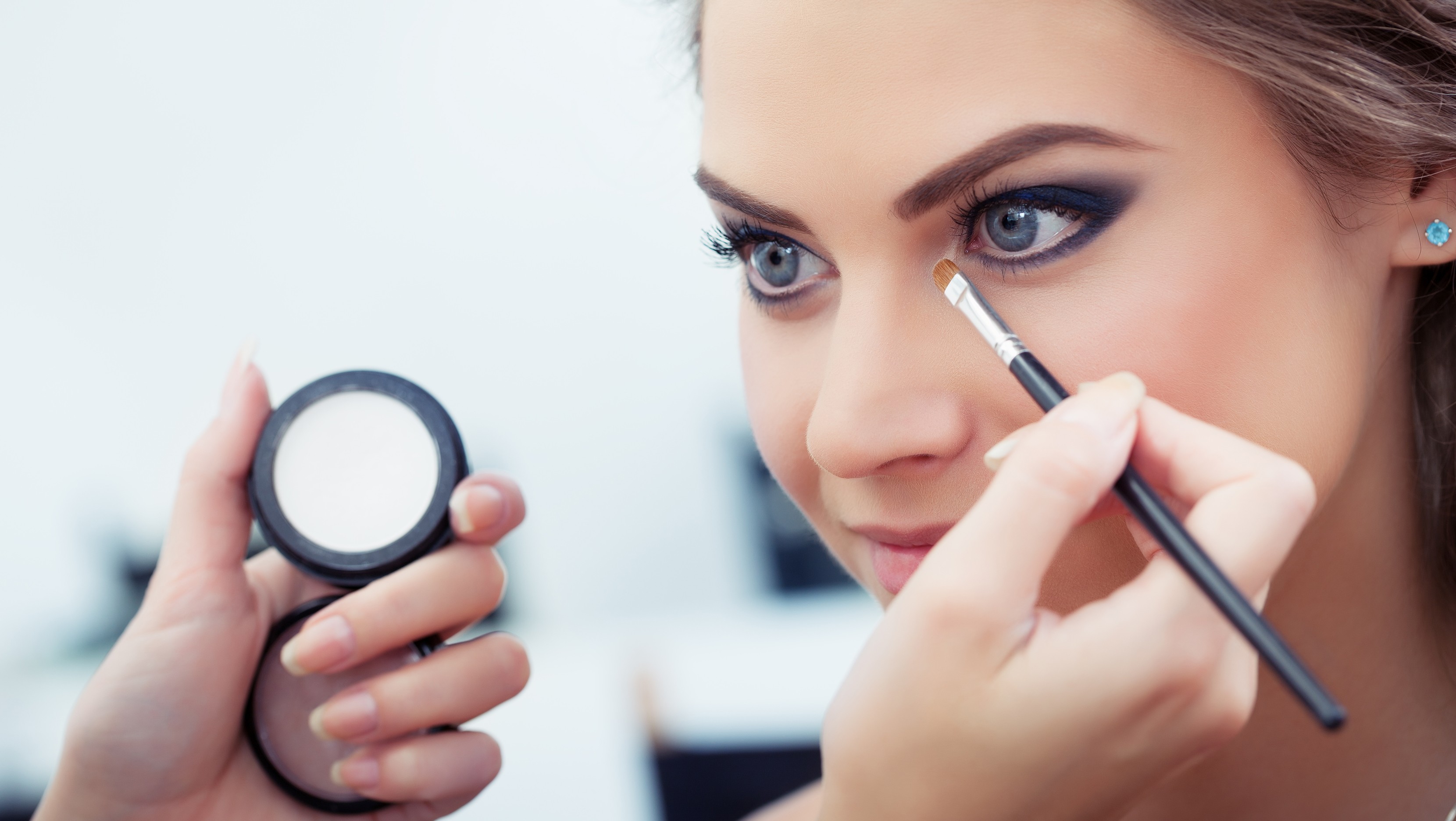 SAĞLIKLI GÖZ MAKYAJININ İPUÇLARI