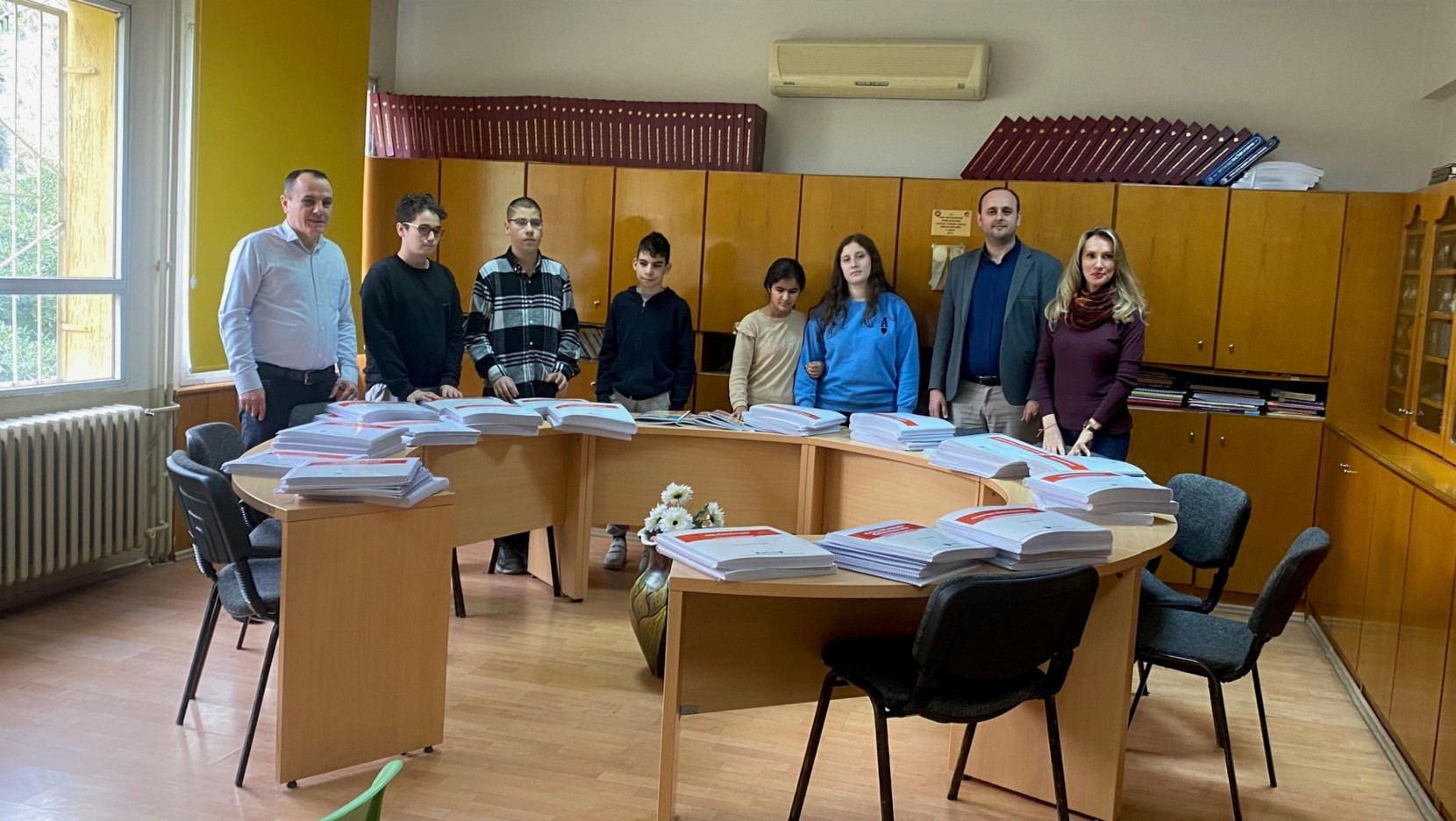 “ÇOCUKLAR KİTAPLARLA BULUŞSUN DİYE” BEŞİNCİ YILINDA…