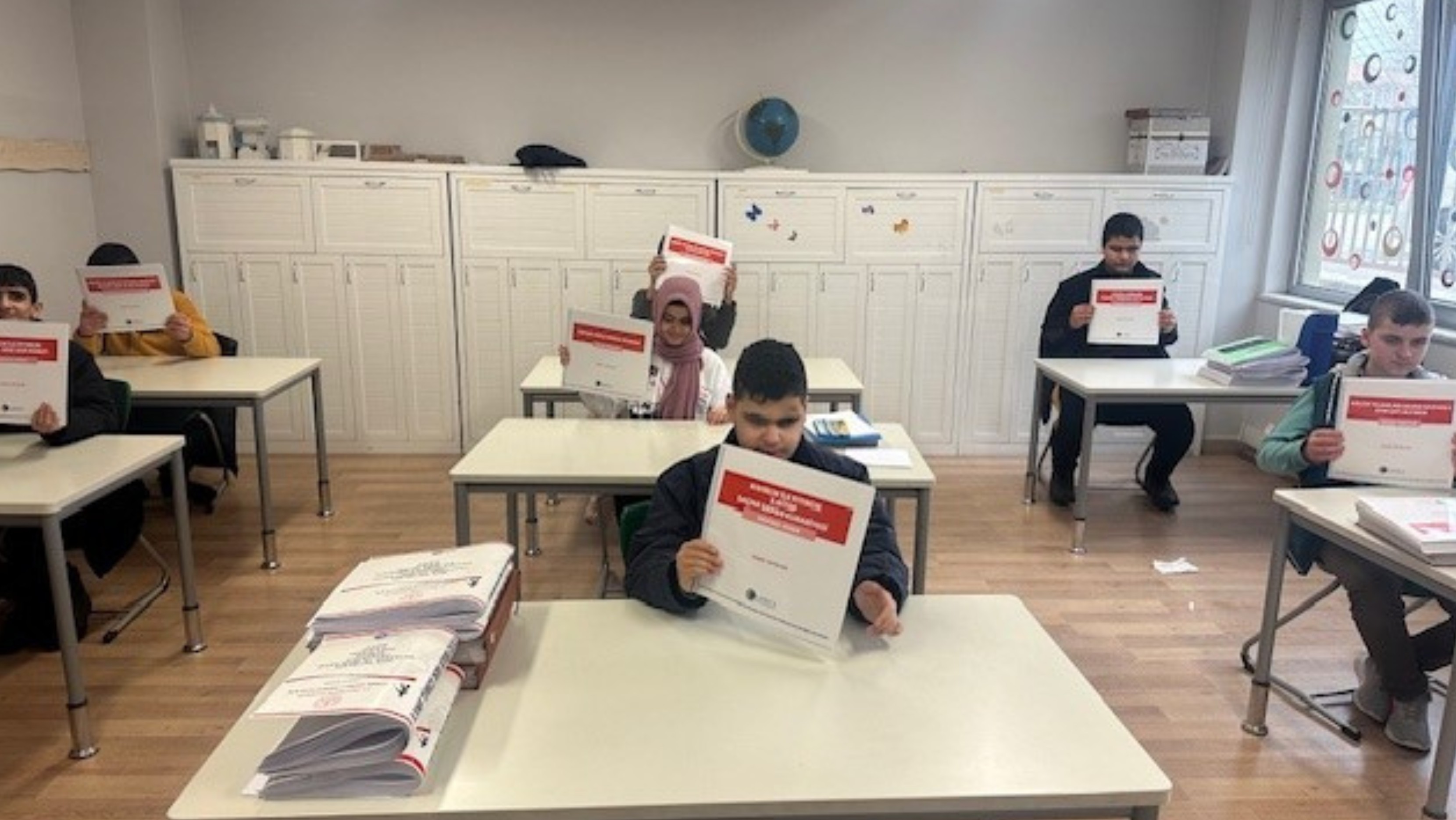 “ÇOCUKLAR KİTAPLARLA BULUŞSUN DİYE” BEŞİNCİ YILINDA…